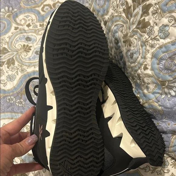 Reebok Womens Black and off White Athletic Shoes - Picture 8 of 11